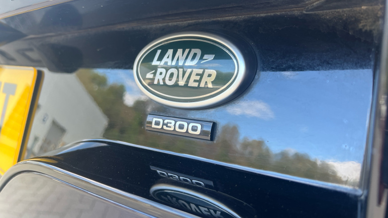 Land Rover Discovery 3.0 D300 R-Dynamic SE 5dr Auto Diesel Station Wagon